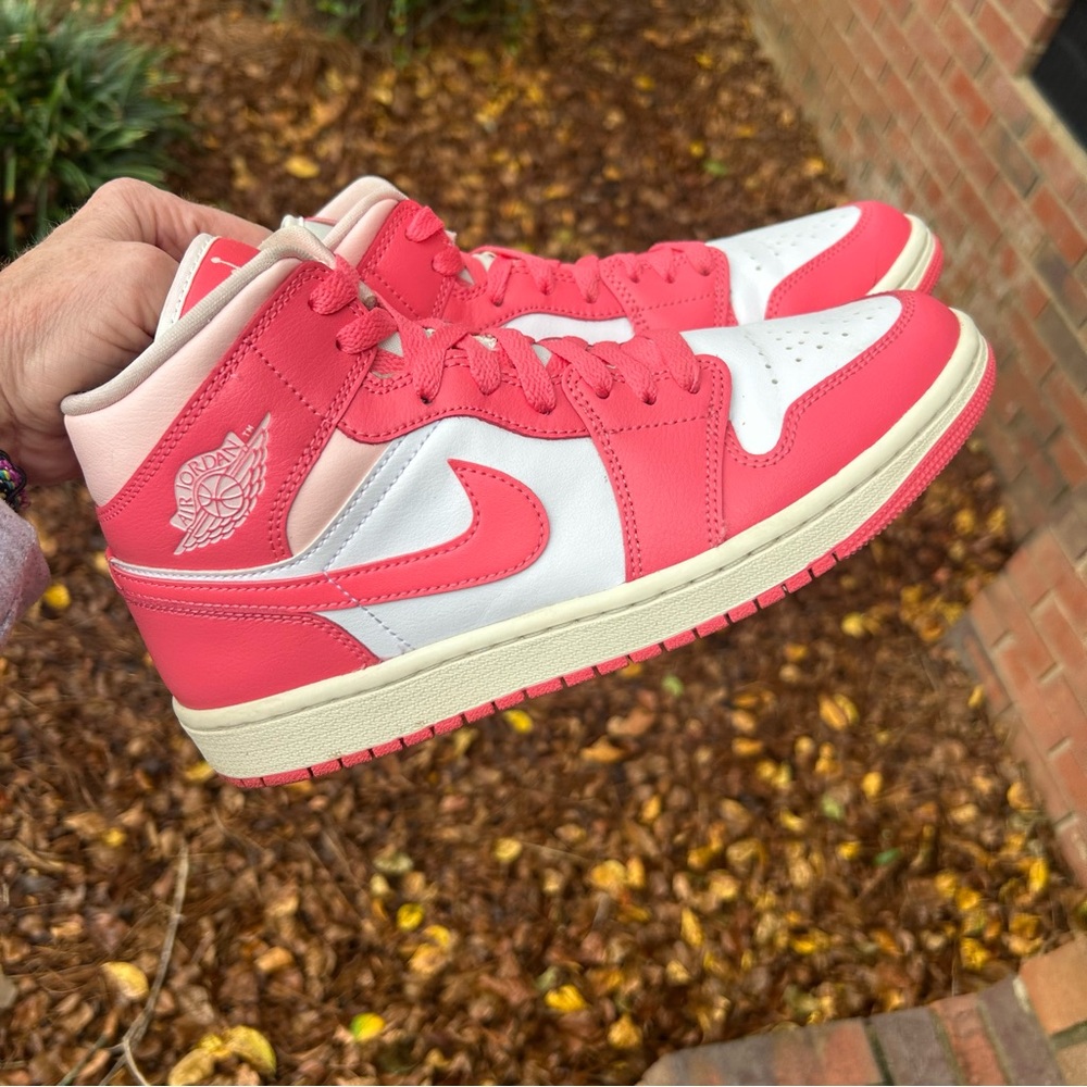 NIKE Air Jordan 1 Mid "Strawberries and Cream" sneakers. Women’s size 8 - Picture 9 of 15